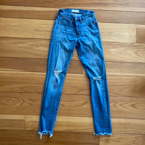 MADEWELL 9" Mid-Rise Skinny Jeans: Torn Knee 23 - Picture 4 of 13